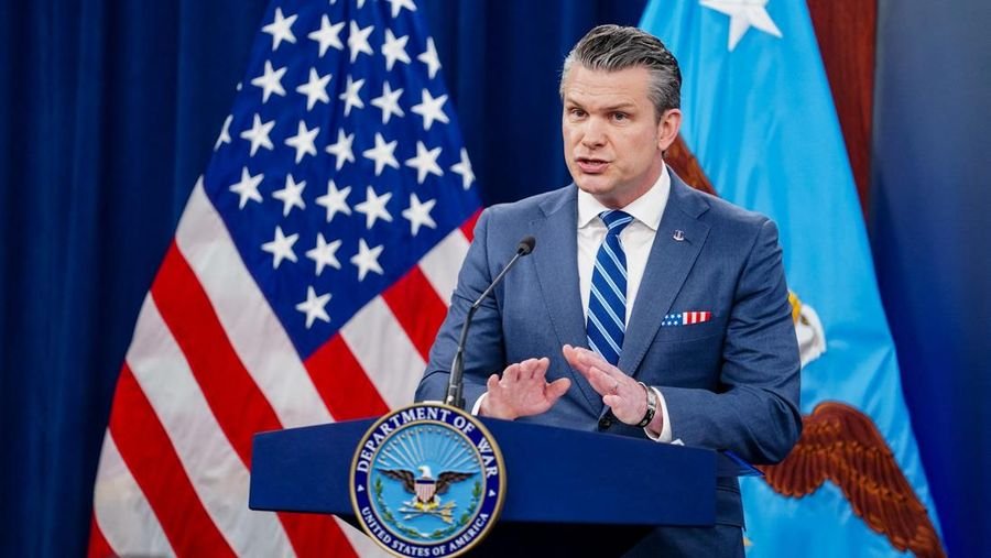 menteri-pertahanan-as-pete-hegseth-berbicara-selama-pengarahan-tentang-perang-iran-di-pentagon-di-washington-dc-as-16-april-20-1776386604948_169
