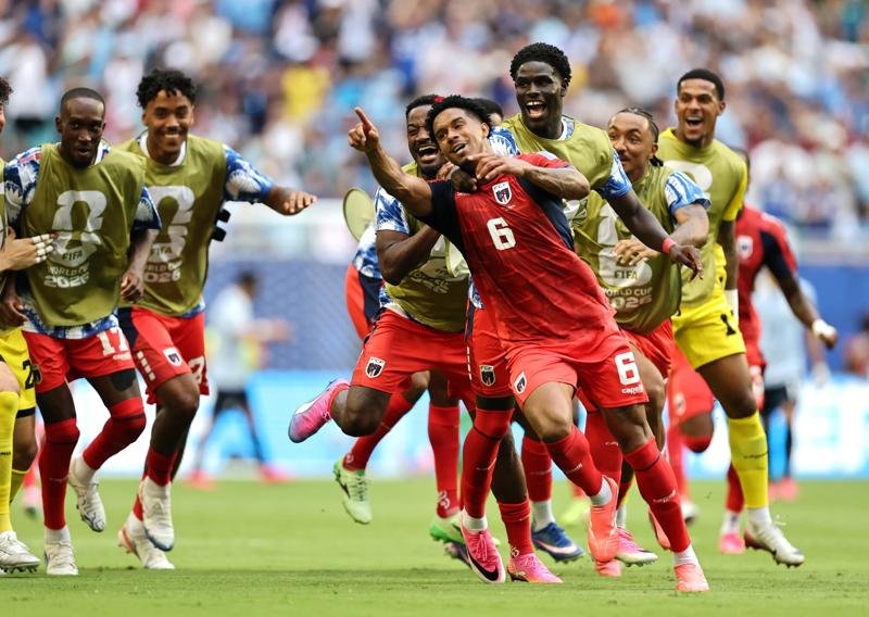 Pemain Tanjung Verde Rayakan Gol