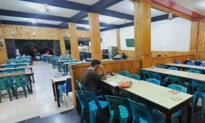 Warung Kopi sepi