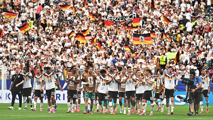 para-pemain-jerman-merayakan-kemenangan-setelah-pertandingan-grup-e-piala-dunia-fifa-2026-antara-jerman-dan-curacao-di-houston-1781489959196_169