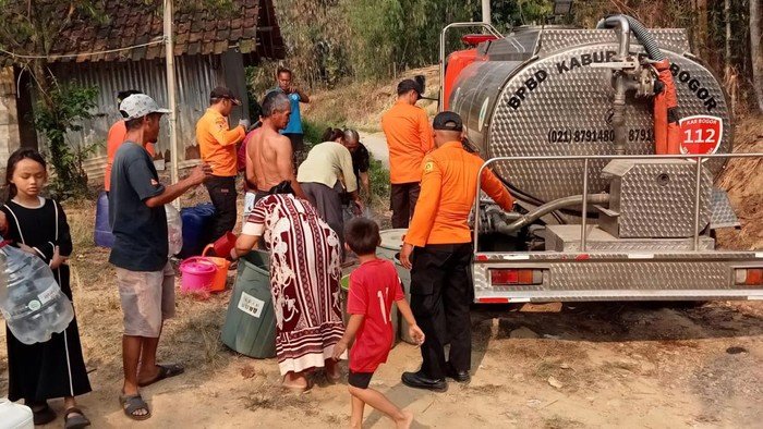 banyak-seribu-orang-mengalami-krisis-air-bersih-di-jonggol-jogor-jawa-barat-jabar-1785045511783_169