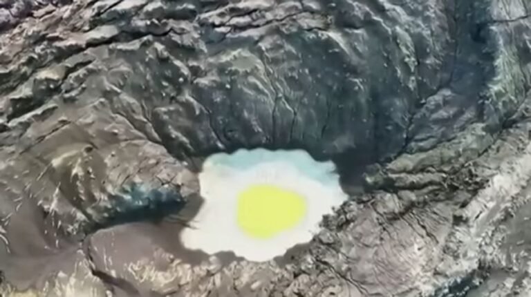 fenomena-telur-ceplok-di-kawah-gunung-anak-krakatau-usai-erupsi-youtubecnn-indonesia-tv-1789877083279_169